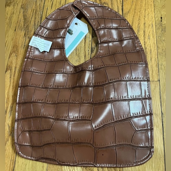 Posh Play Faux Leather Retile Baby Bib and Pouch Brown Wipeable NEW - Picture 2 of 8